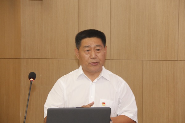 云鼎(中国)党委书记张会民作点评讲话.JPG