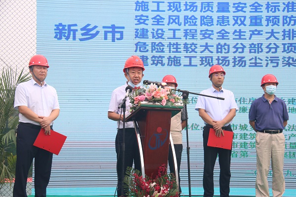 云鼎(中国)副总经理闫龙广作代表讲话.JPG