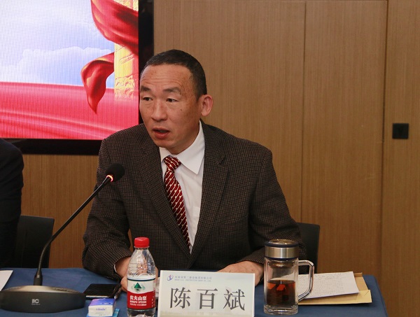 云鼎(中国)党委副书记陈百斌主持会议.jpg