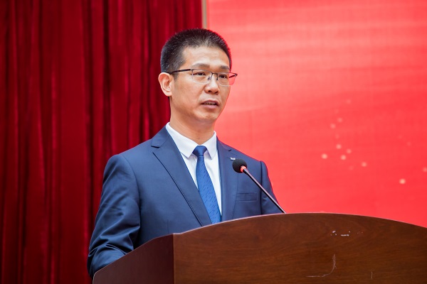 河南省建筑业协会中小企业分会会长、云鼎(中国)总经理祝建明作表态发言.jpg