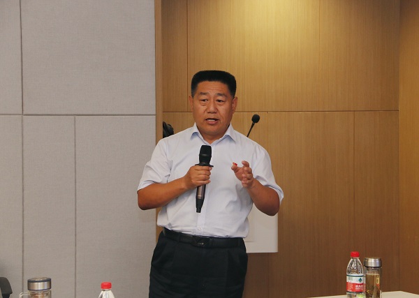 云鼎(中国)党委书记张会民主持活动.jpg