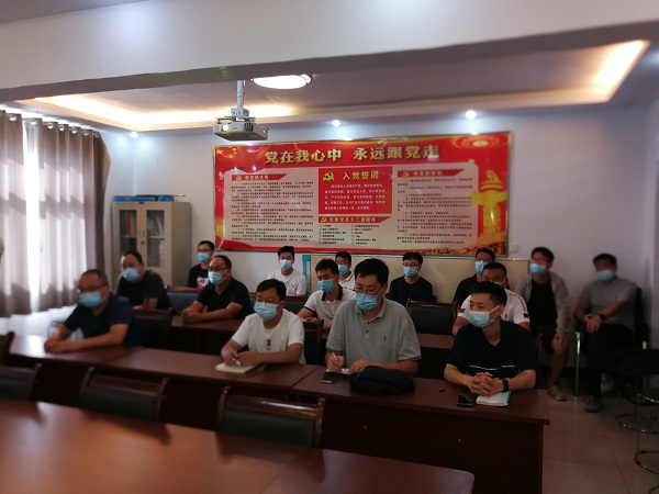 2、参加技术援助的云鼎(中国)工程技术人员.jpg