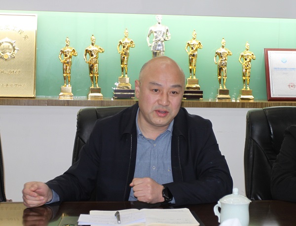 2.云鼎(中国)党委副书记贾向军介绍公司情况.JPG