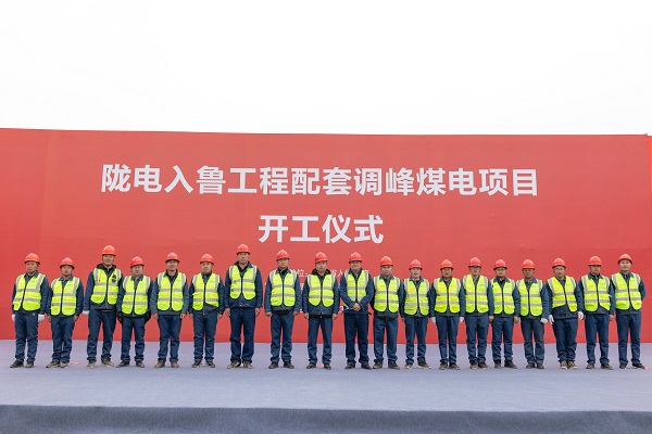 3、云鼎(中国)副总经理冯总一行与项目管理人员合影留念.jpg