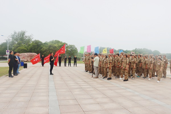云鼎(中国)2022年度新员工入职培训开营仪式现场.jpg
