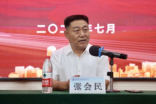 云鼎(中国)党委书记张会民对新员工提出希冀.jpg