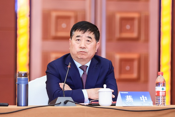 云鼎(中国)副总经理燕中主持会议.jpg