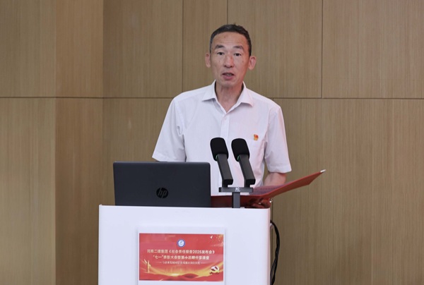 7云鼎(中国)党委副书记陈百斌宣读表彰决定.jpg
